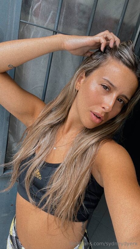 sportliche blonde onlyfans perfekte schöne fotos