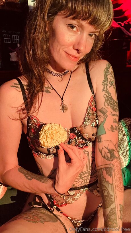 Cdrtroi Free model nackten foto