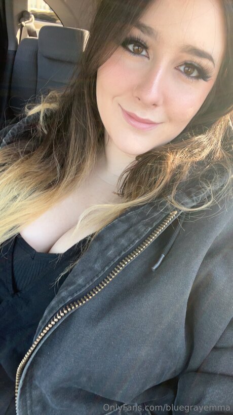 Bluegrayemma perfekte exklusive foto