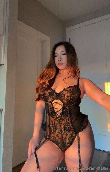Horikitaxhallie model erotische fotos