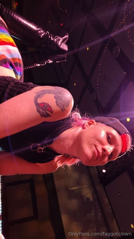 Faggotclown model heiße archiv
