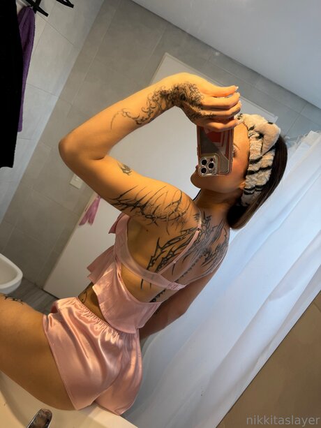 Nikkitaslayer schauspielerin exklusive bilder