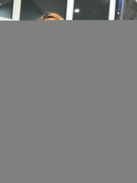 sexy blonde onlyfans top erotische bild