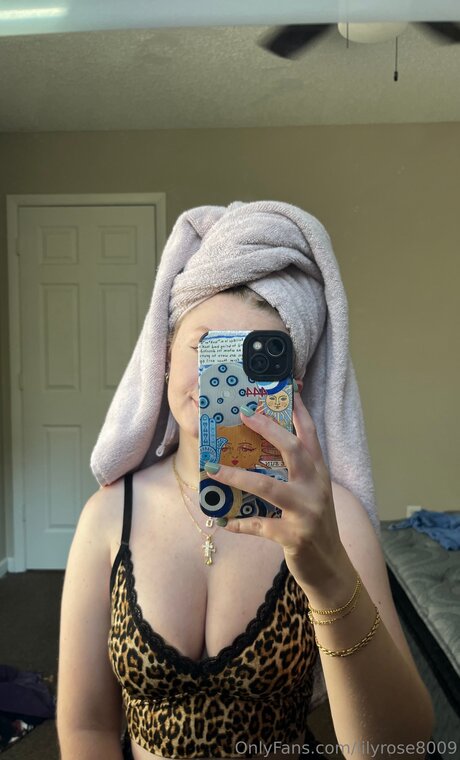 Izzyynicolee schöne nacktheit fotos