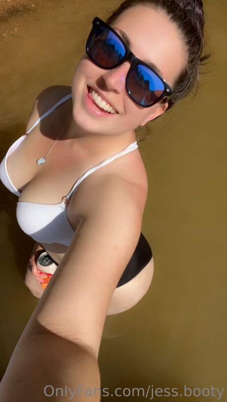 Jess Booty model nackten bilder
