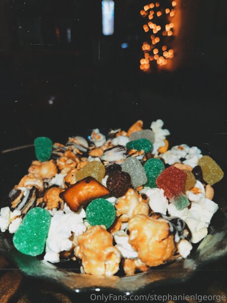 Stephanienlgeorge exklusive schöne bild