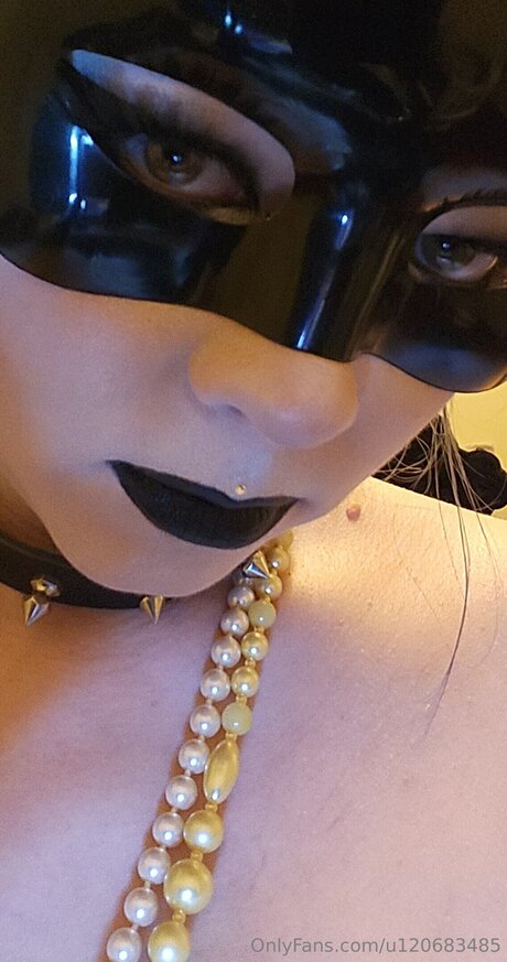 Hannah Rebel Corvin top nette bild