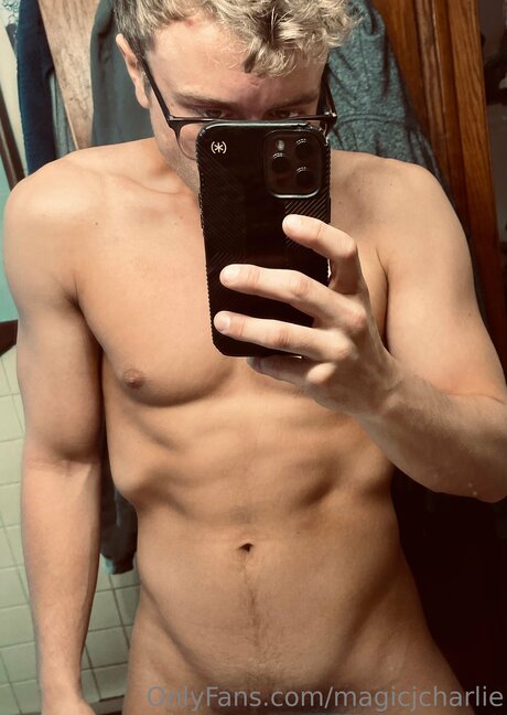 Magicjcharlie pornostar nackte bild