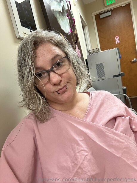 Beautifullyimperfectgeek nackt hübsche bilder