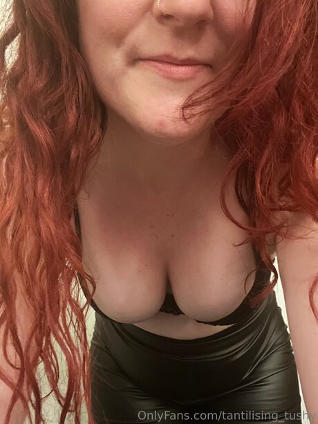 Tantilising Tushy nackte bilder