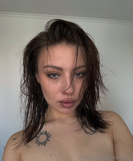 Lizzmurr porno nackt fotos