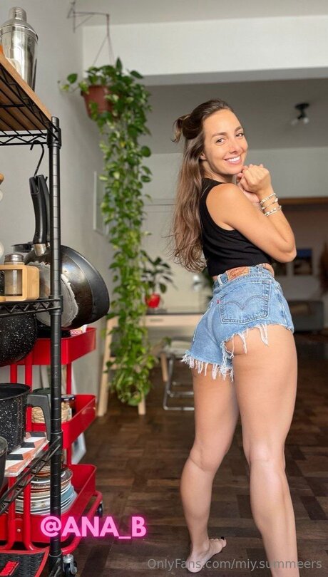 Miy Summeers schauspielerin pornographische bilder