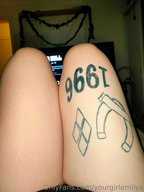 Yourgirlemilyx exklusive sexy bild