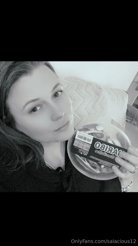 Salacious12 xxx akt bild