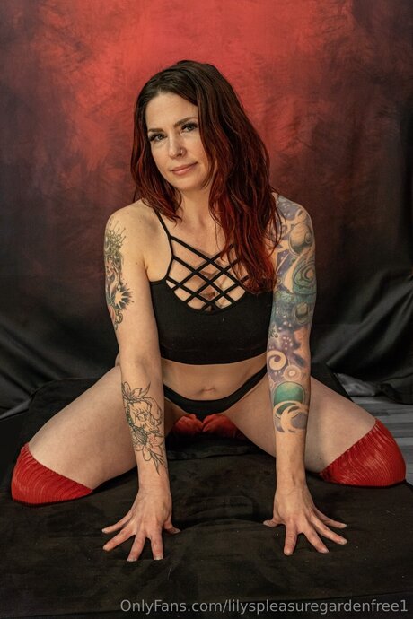Lilyspleasuregardenfree1 sexy kostenlose bilder