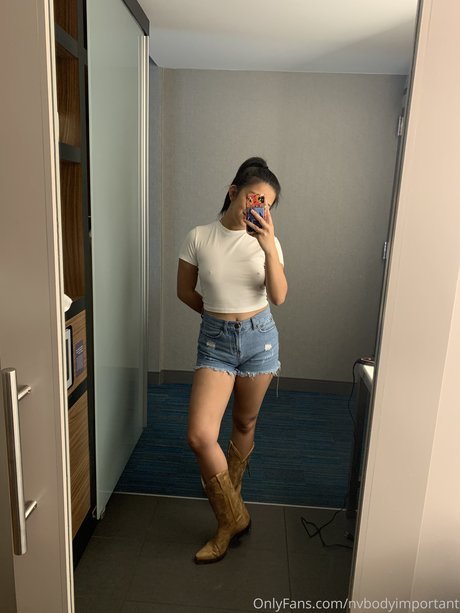 vie schauspielerin kunst galerie