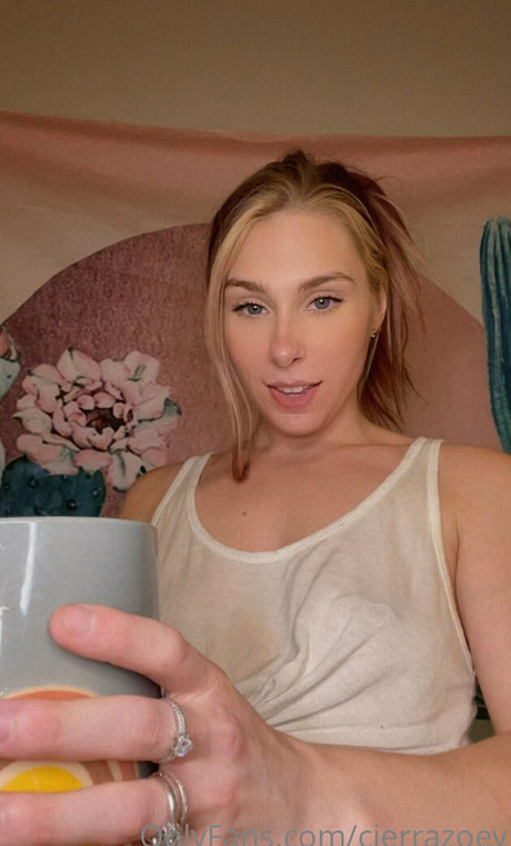 cierrazoey exklusive nette bild