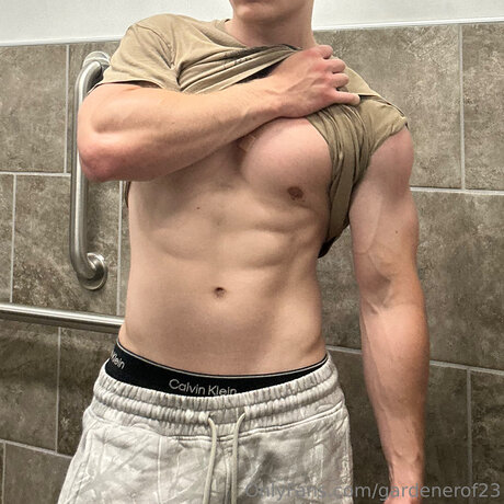 Gardenerof23 erotische nackten foto