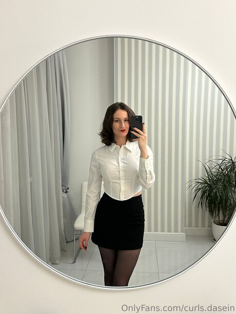 Curls Dasein nackt erotische galerien