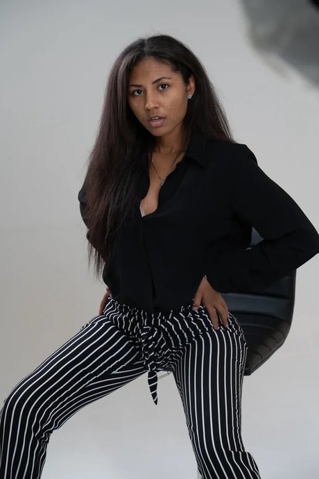 Leah MilkDiamond erotische porno fotos