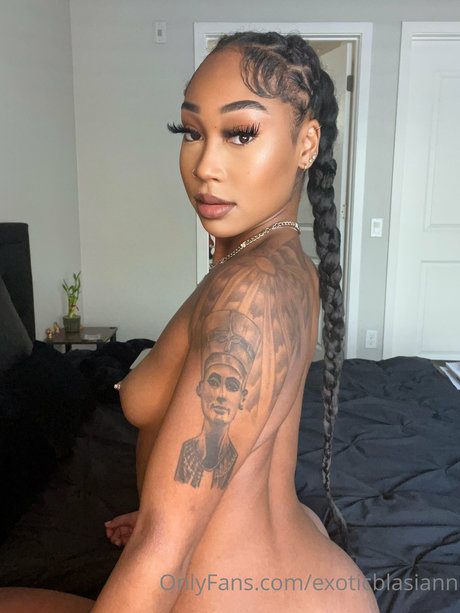Exoticblasiann_ sexy akt bild