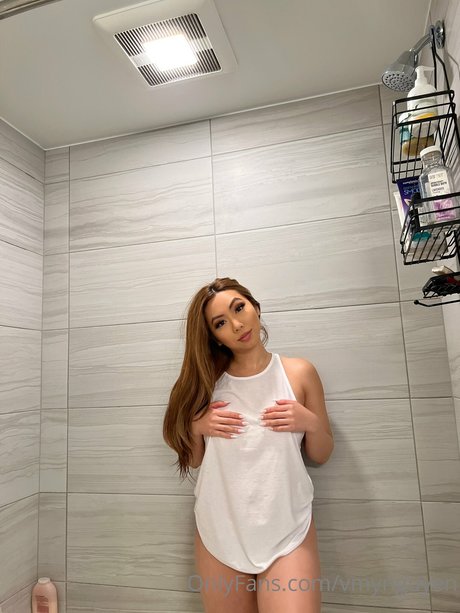 Victoria Nguyen hd nackte bild