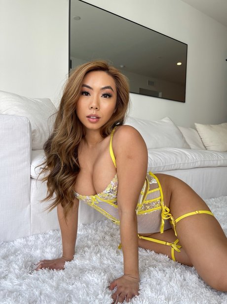 Victoria Nguyen nackt freie bilder