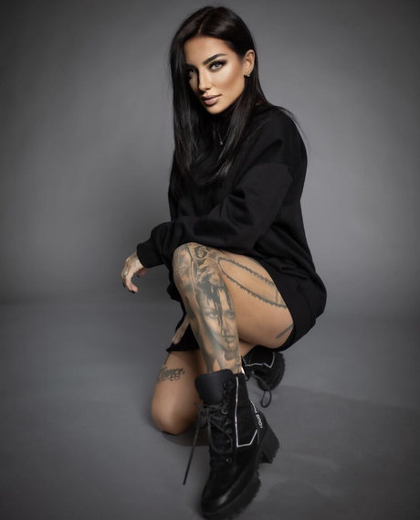 Cherry Rebelle xxx nackten galerien