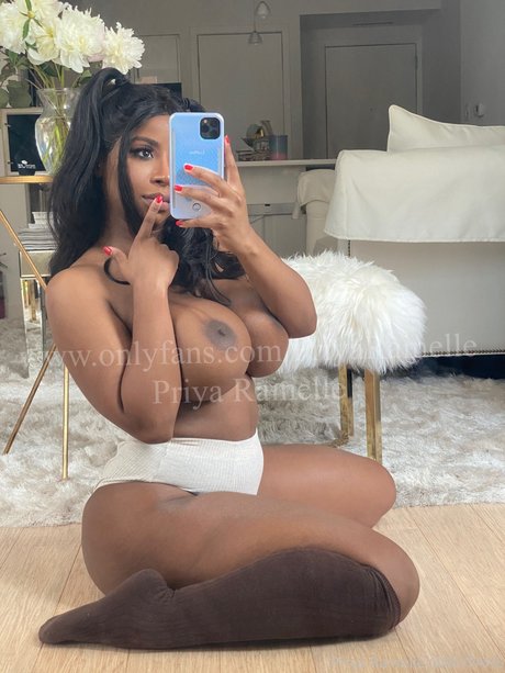 Priya Rainelle_ model heiße galerien