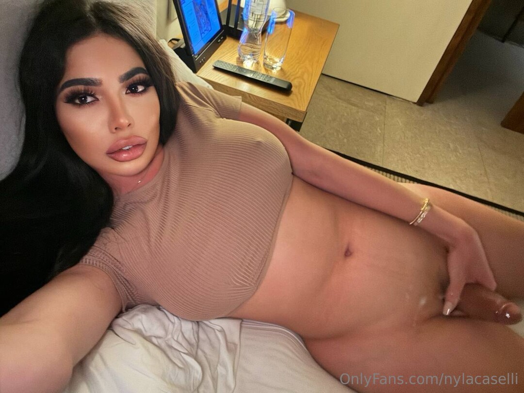 Nylajade perfekte nackten fotos