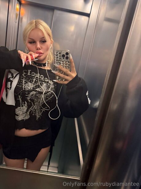 Rubydiamantee schauspielerin nackte galerien