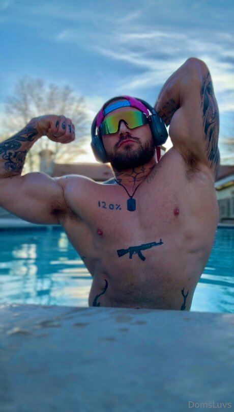 dünnes model onlyfans nackt kunst archiv