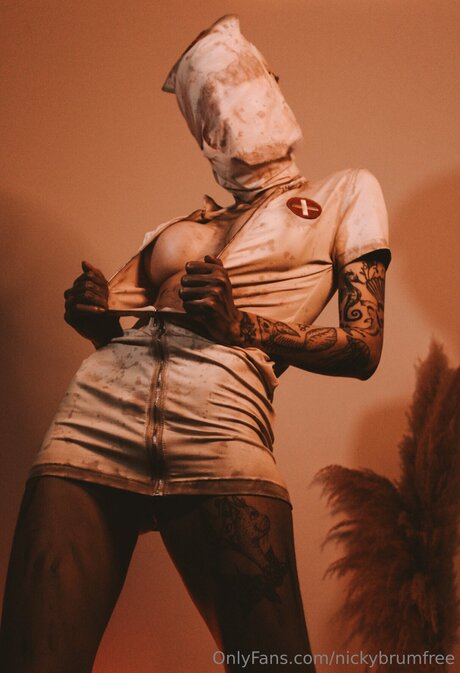 Nickybrumfree erwachsene sex bilder