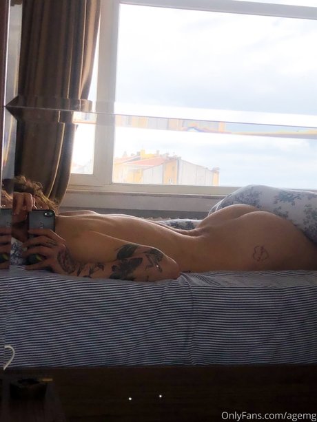 Agemg Ecem schöne nackten foto
