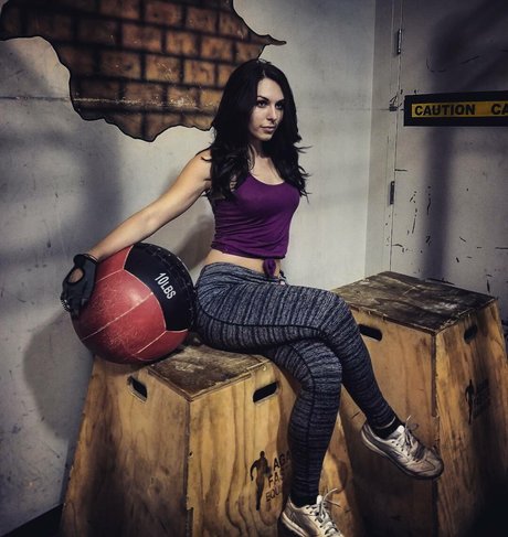 Cindy Brunet model freie bilder