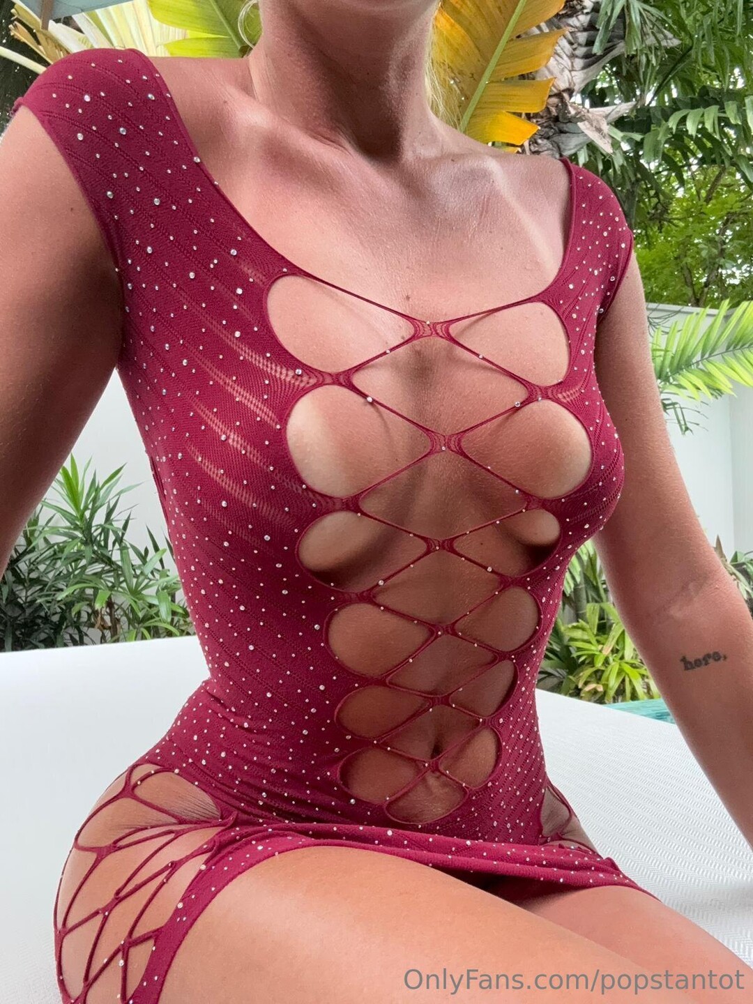 Popstantot nackt perfekte fotos