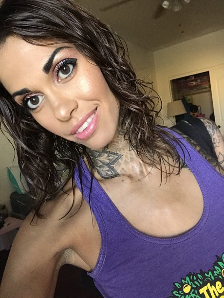 Aili Xposed xxx akt galerie