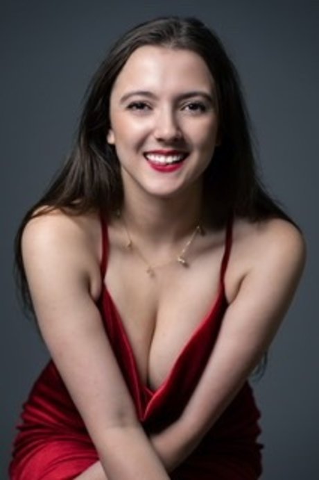 Charizard schauspielerin heiße fotos