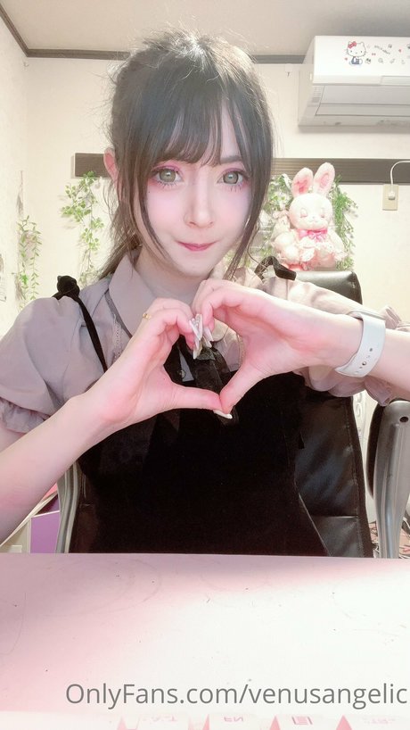 Venus Angelic porno pornostar bild
