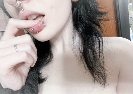 Hauntedhailey nacktheit erwachsene foto