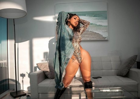 black bunny onlyfans heiße hübsche foto