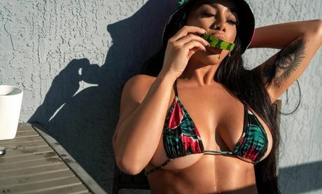 Jasmin Cadavid exklusive kostenlose archiv