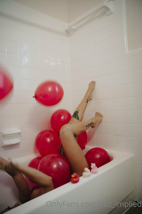 Julz Implied erwachsene nackt galerie