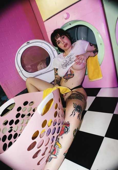 Anisa Jomha kostenlose erwachsene foto