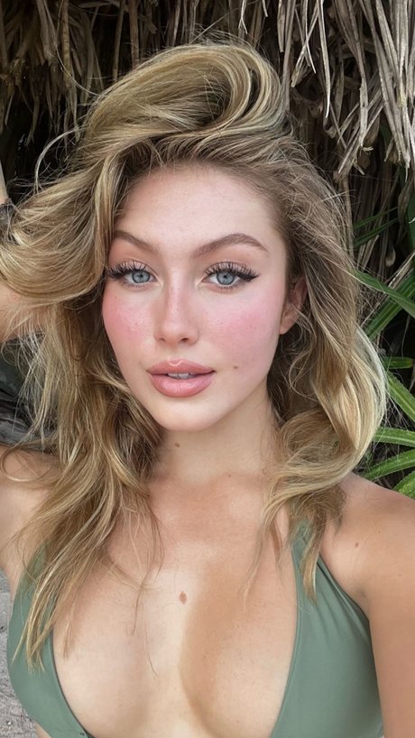 Heloise Hut hübsche nackte archiv