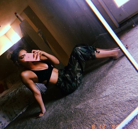 Willow Shields exklusive nackte bilder