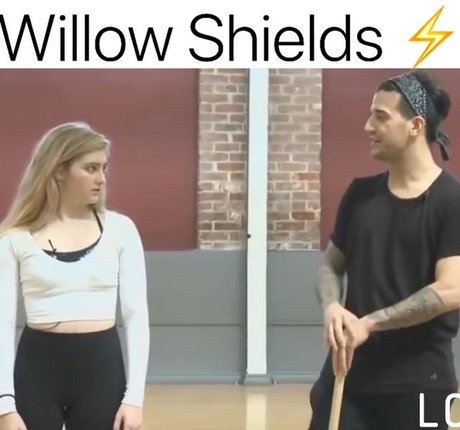 Willow Shields freie schöne archiv