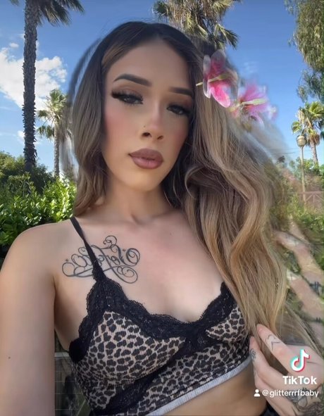 Glitt3r3 model porno galerie