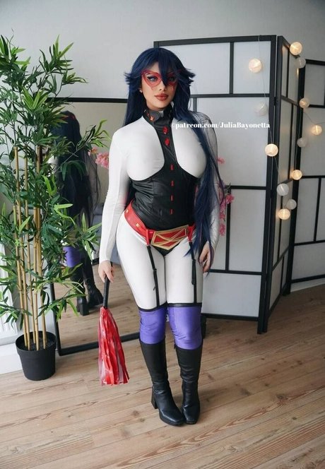 Julia Bayonetta schauspielerin nackt bild