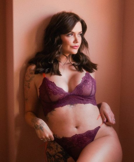 Marcela McGowan exklusive fotos